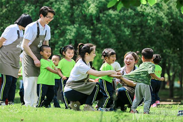 德笎幼儿塑养教育加盟